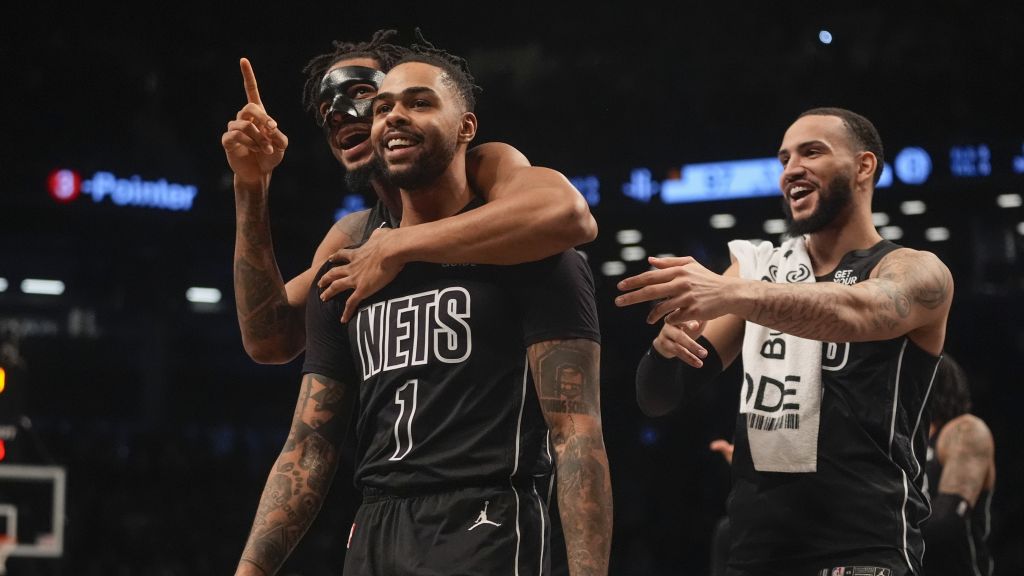 D'Angelo Russell smiles with his teammates at Barclays Center. | Art or Photo Credit: AP