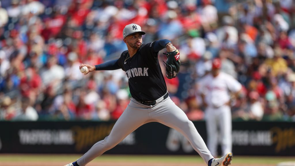 Devin Williams delivers a pitch to home plate during 2025 MLB Spring Training for the New York Yankees. | Art or Photo Credit: AP